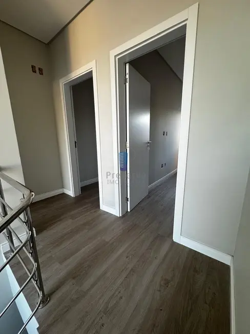 Sobrado com 3 quartos à venda, 145m2 em Dom Bosco, Itajai - SC - imagem 5 Foto 5 de Sobrado com 3 quartos à venda, 145m2 em Dom Bosco, Itajai - SC