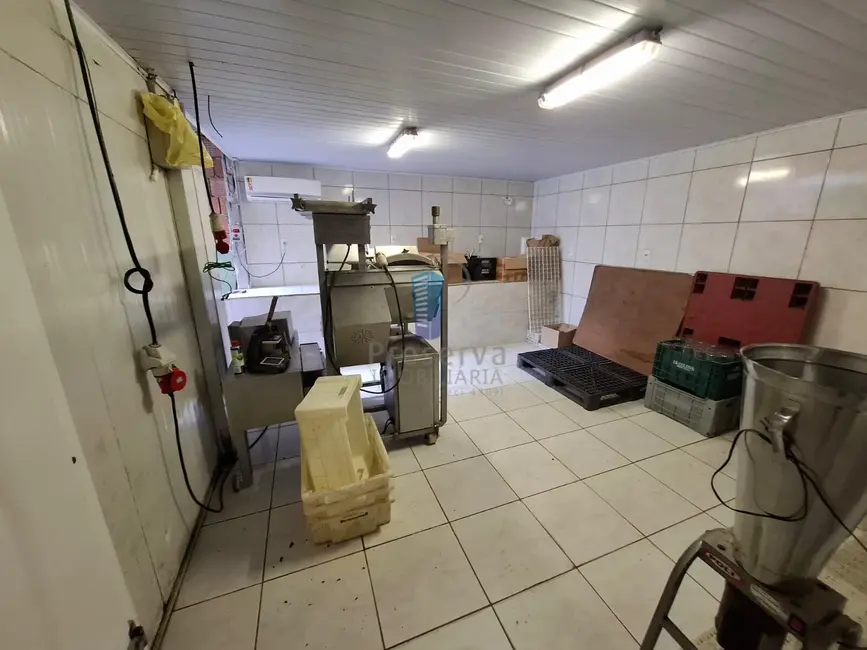 Armazém / Galpão à venda, 270m2 em São João, Itajai - SC - imagem 8 Foto 8 de Armazém / Galpão à venda, 270m2 em São João, Itajai - SC