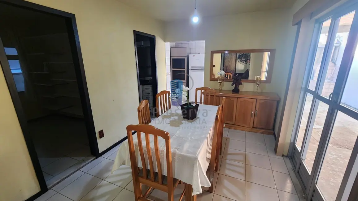 Sobrado com 5 quartos à venda, 250m2 em São Vicente, Itajai - SC - imagem 3 Foto 3 de Sobrado com 5 quartos à venda, 250m2 em São Vicente, Itajai - SC