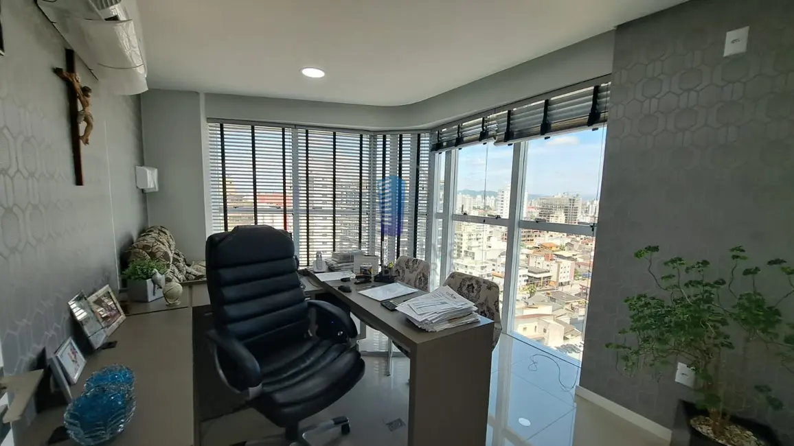 Foto 1 de Sala Comercial à venda, 108m2 em Centro, Itajai - SC