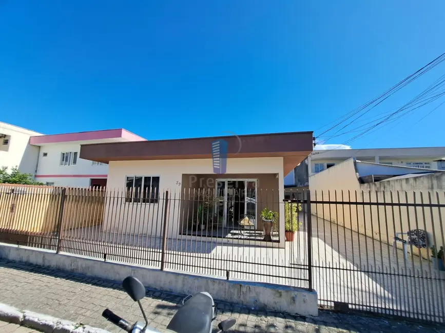Foto 1 de Casa com 2 quartos à venda, 107m2 em Dom Bosco, Itajai - SC