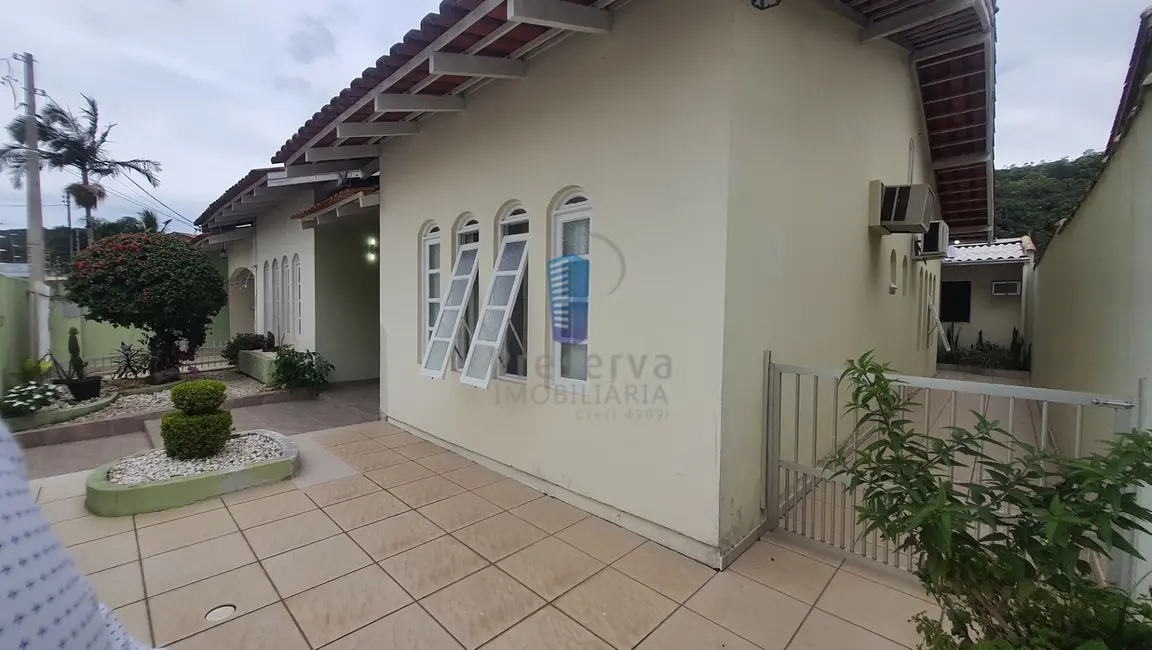 Foto 1 de Casa com 5 quartos à venda, 200m2 em Ressacada, Itajai - SC