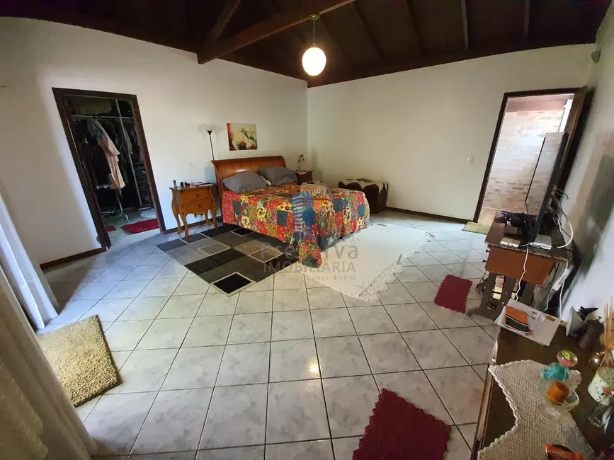 Sobrado com 6 quartos à venda, 500m2 em Vila Operária, Itajai - SC - imagem 5 Foto 5 de Sobrado com 6 quartos à venda, 500m2 em Vila Operária, Itajai - SC