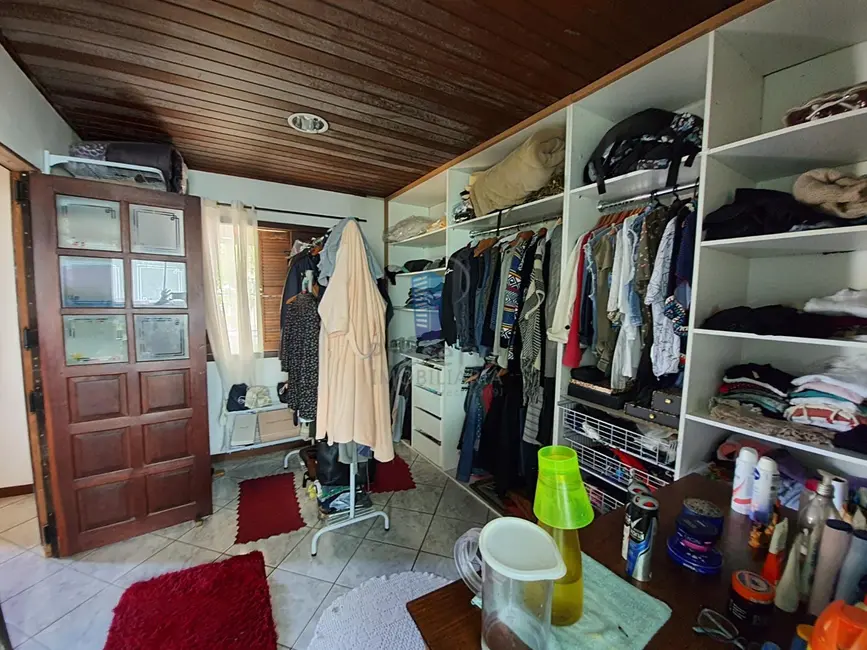 Sobrado com 6 quartos à venda, 500m2 em Vila Operária, Itajai - SC - imagem 7 Foto 7 de Sobrado com 6 quartos à venda, 500m2 em Vila Operária, Itajai - SC