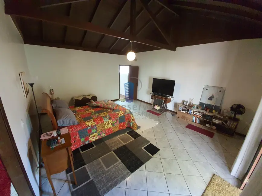 Sobrado com 6 quartos à venda, 500m2 em Vila Operária, Itajai - SC - imagem 4 Foto 4 de Sobrado com 6 quartos à venda, 500m2 em Vila Operária, Itajai - SC