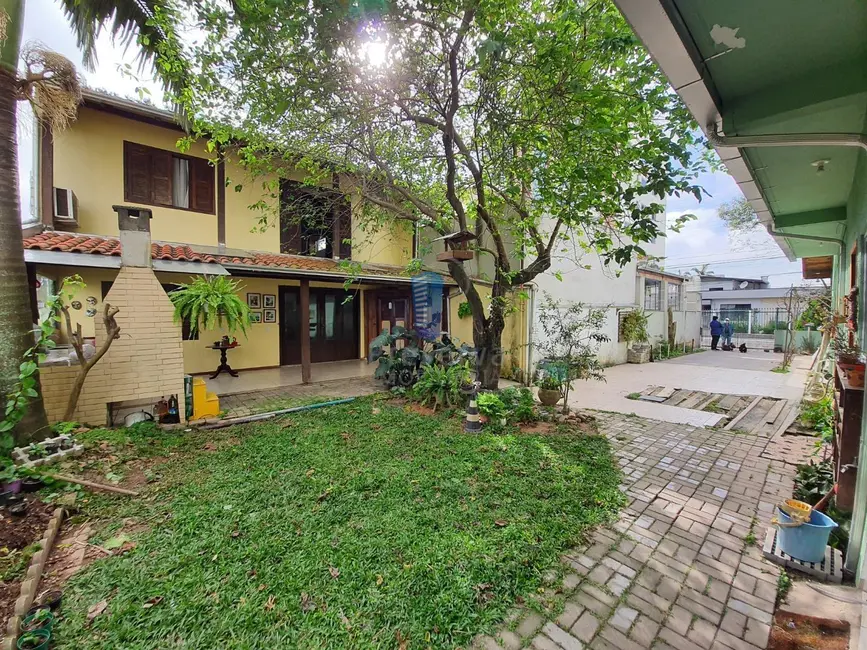 Sobrado com 6 quartos à venda, 500m2 em Vila Operária, Itajai - SC - imagem 1 Foto 1 de Sobrado com 6 quartos à venda, 500m2 em Vila Operária, Itajai - SC