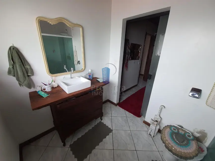 Sobrado com 6 quartos à venda, 500m2 em Vila Operária, Itajai - SC - imagem 9 Foto 9 de Sobrado com 6 quartos à venda, 500m2 em Vila Operária, Itajai - SC