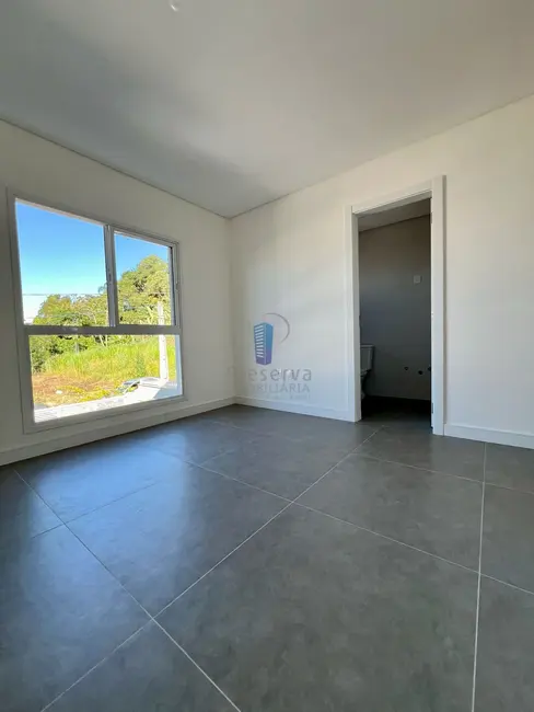 Sobrado com 2 quartos à venda, 108m2 em Espinheiros, Itajai - SC - imagem 3 Foto 3 de Sobrado com 2 quartos à venda, 108m2 em Espinheiros, Itajai - SC