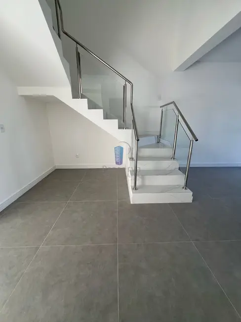 Sobrado com 2 quartos à venda, 108m2 em Espinheiros, Itajai - SC - imagem 8 Foto 8 de Sobrado com 2 quartos à venda, 108m2 em Espinheiros, Itajai - SC