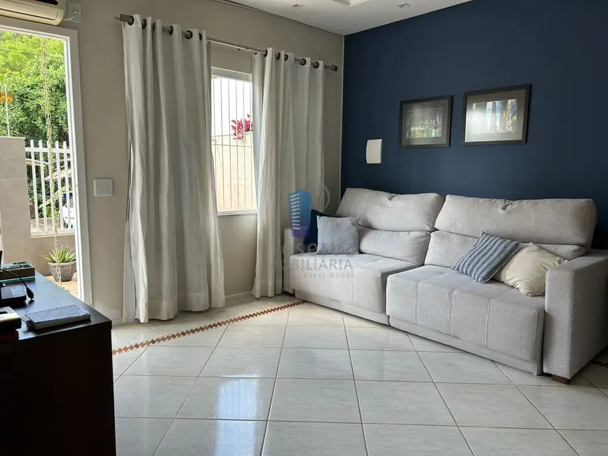 Sobrado com 3 quartos à venda, 200m2 em Fazendinha, Itajai - SC - imagem 1 Foto 1 de Sobrado com 3 quartos à venda, 200m2 em Fazendinha, Itajai - SC