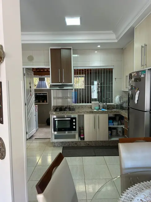 Sobrado com 3 quartos à venda, 200m2 em Fazendinha, Itajai - SC - imagem 3 Foto 3 de Sobrado com 3 quartos à venda, 200m2 em Fazendinha, Itajai - SC