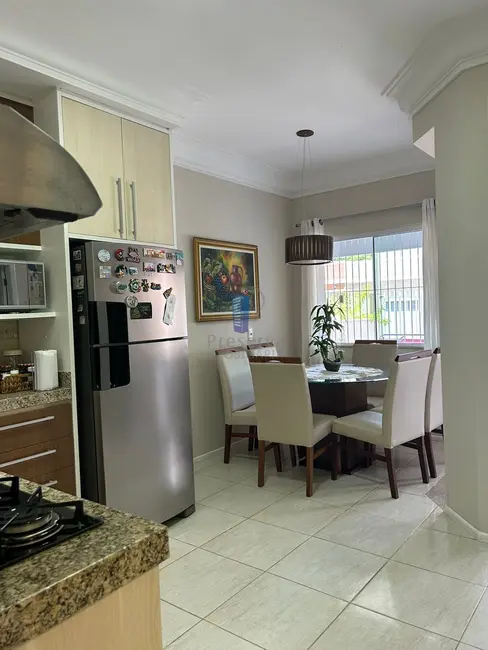 Sobrado com 3 quartos à venda, 200m2 em Fazendinha, Itajai - SC - imagem 2 Foto 2 de Sobrado com 3 quartos à venda, 200m2 em Fazendinha, Itajai - SC