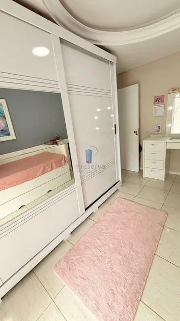 Sobrado com 3 quartos à venda, 200m2 em Fazendinha, Itajai - SC - imagem 7 Foto 7 de Sobrado com 3 quartos à venda, 200m2 em Fazendinha, Itajai - SC