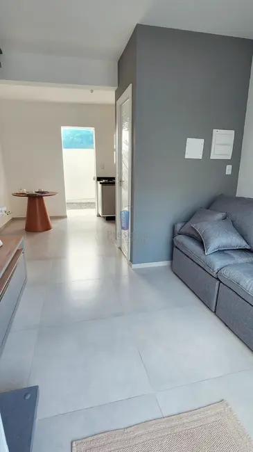 Foto 2 de Sobrado com 2 quartos à venda, 76m2 em Espinheiros, Itajai - SC