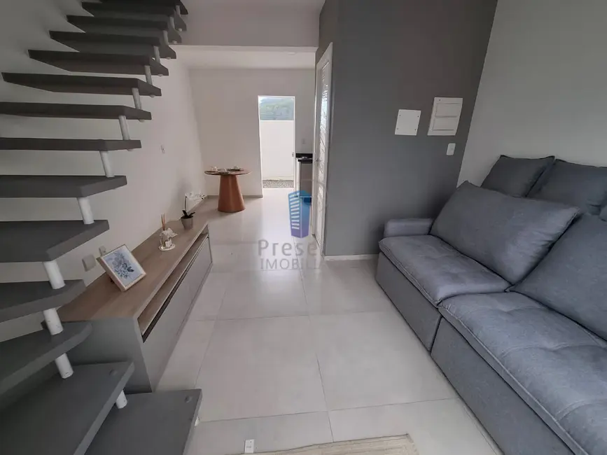 Foto 3 de Sobrado com 2 quartos à venda, 50m2 em Espinheiros, Itajai - SC