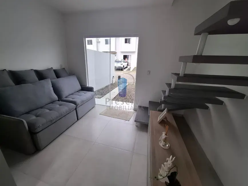 Foto 2 de Sobrado com 2 quartos à venda, 50m2 em Espinheiros, Itajai - SC