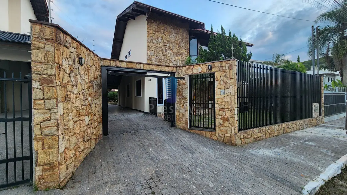 Foto 1 de Casa com 4 quartos à venda, 350m2 em Ressacada, Itajai - SC