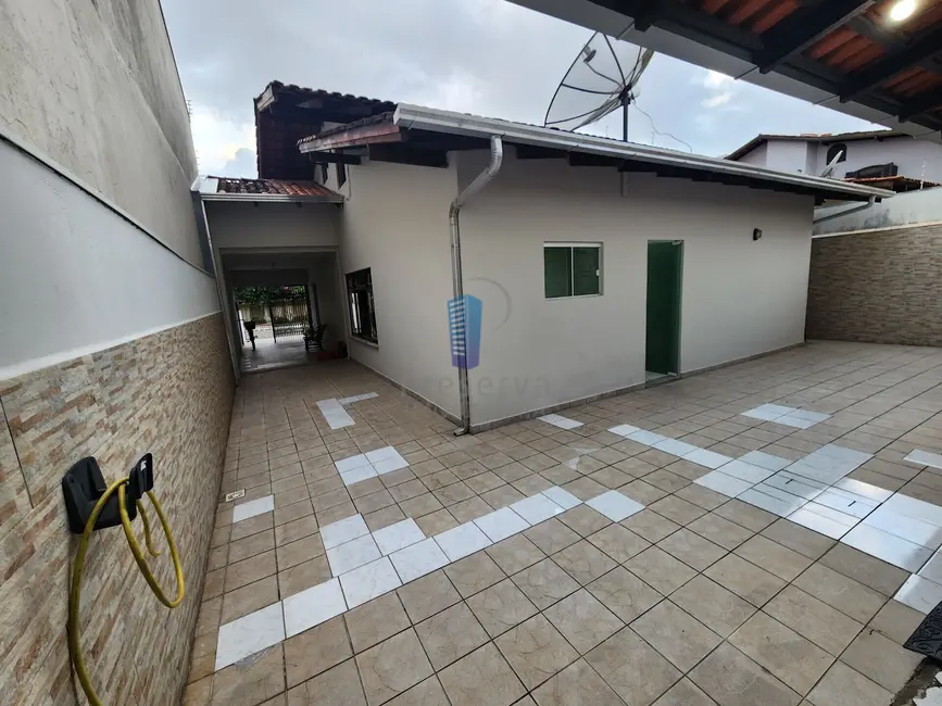 Foto 1 de Casa com 4 quartos para alugar, 230m2 em Dom Bosco, Itajai, SC
