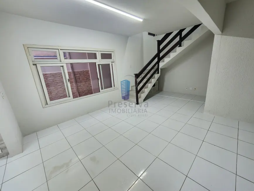 Foto 3 de Casa com 4 quartos para alugar, 230m2 em Dom Bosco, Itajai - SC