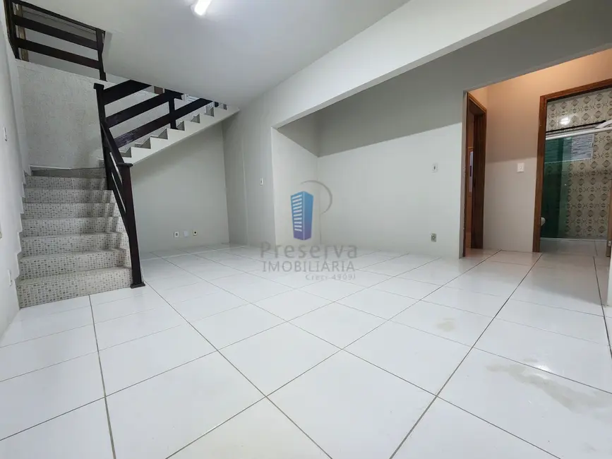 Foto 2 de Casa com 4 quartos para alugar, 230m2 em Dom Bosco, Itajai - SC