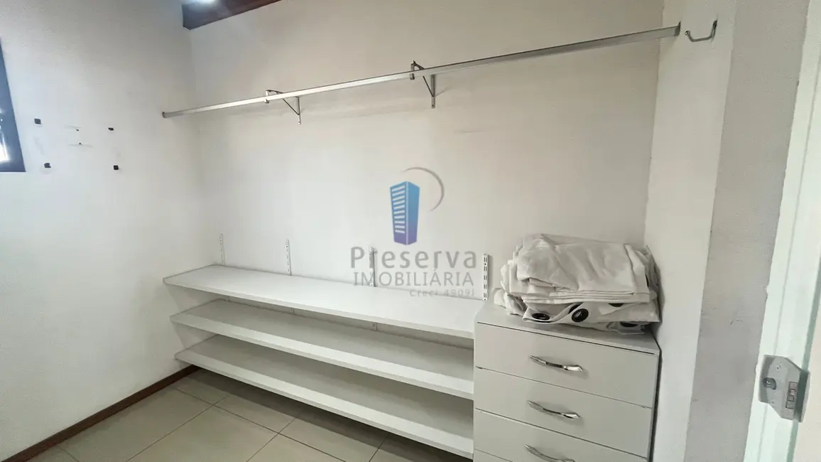 Foto 9 de Sobrado com 4 quartos para alugar, 248m2 em Fazenda, Itajai - SC