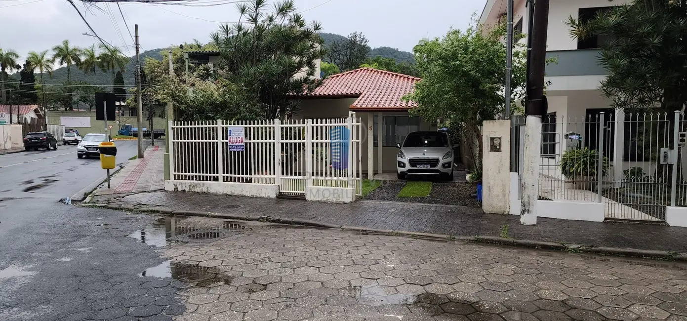 Foto 3 de Casa com 2 quartos para alugar, 100m2 em Fazenda, Itajai - SC