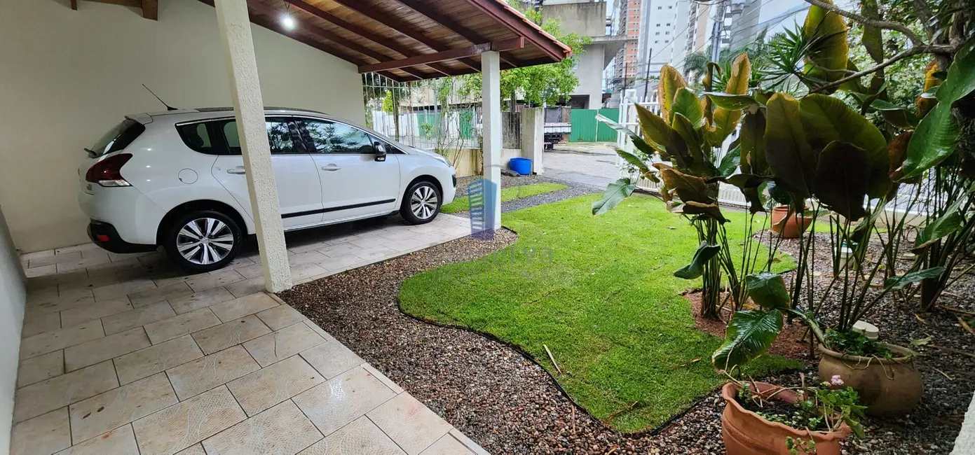 Foto 1 de Casa com 2 quartos para alugar, 100m2 em Fazenda, Itajai - SC