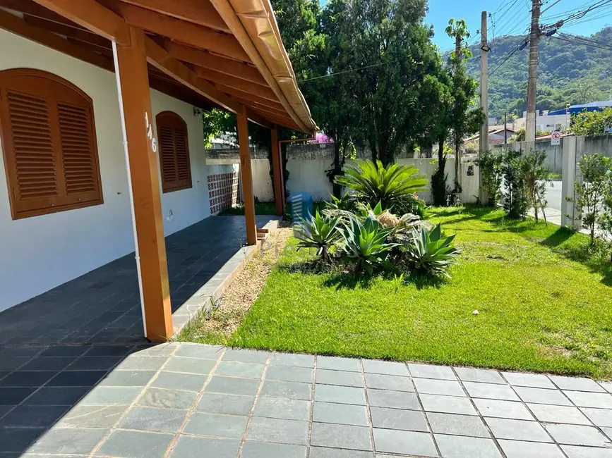 Foto 2 de Casa com 3 quartos para alugar, 400m2 em Fazendinha, Itajai - SC
