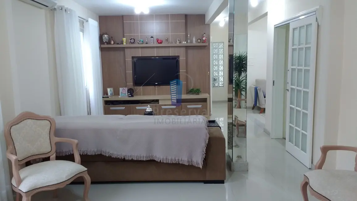 Sobrado com 3 quartos para alugar, 339m2 em Fazenda, Itajai - SC - imagem 3 Foto 3 de Sobrado com 3 quartos para alugar, 339m2 em Fazenda, Itajai - SC