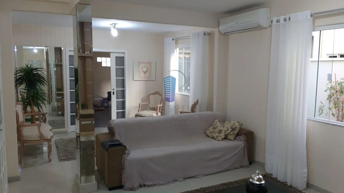 Sobrado com 3 quartos para alugar, 339m2 em Fazenda, Itajai - SC - imagem 8 Foto 8 de Sobrado com 3 quartos para alugar, 339m2 em Fazenda, Itajai - SC