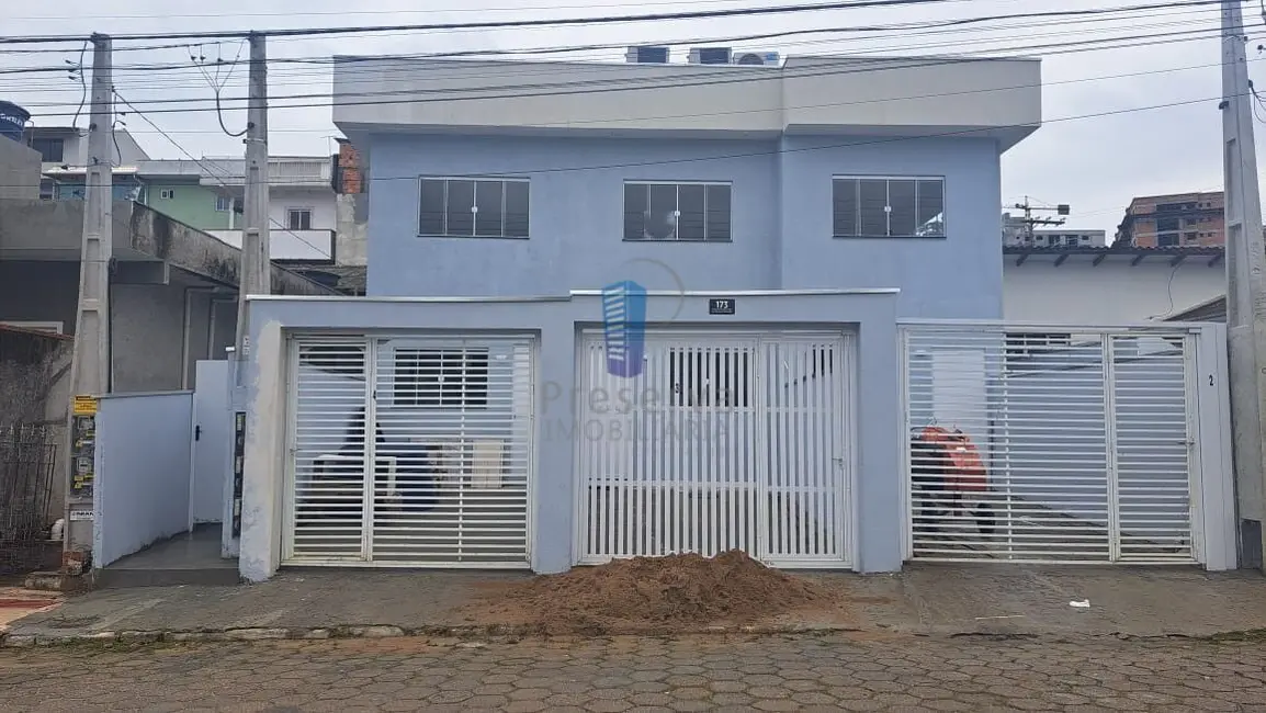 Sobrado com 3 quartos para alugar, 90m2 em Fazenda, Itajai - SC - imagem 2 Foto 2 de Sobrado com 3 quartos para alugar, 90m2 em Fazenda, Itajai - SC