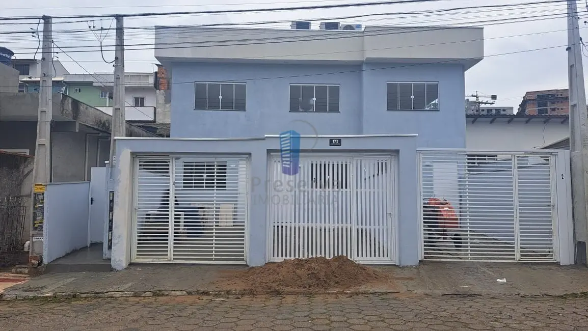 Sobrado com 3 quartos para alugar, 90m2 em Fazenda, Itajai - SC - imagem 1 Foto 1 de Sobrado com 3 quartos para alugar, 90m2 em Fazenda, Itajai - SC