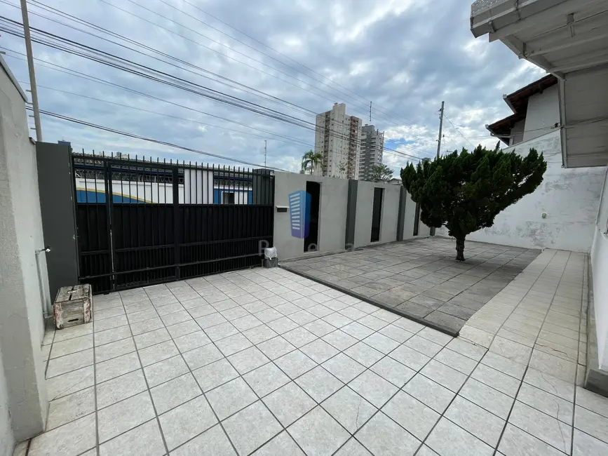 Casa com 3 quartos à venda, 108m2 em Centro, Itajai - SC - imagem 3 Foto 3 de Casa com 3 quartos à venda, 108m2 em Centro, Itajai - SC