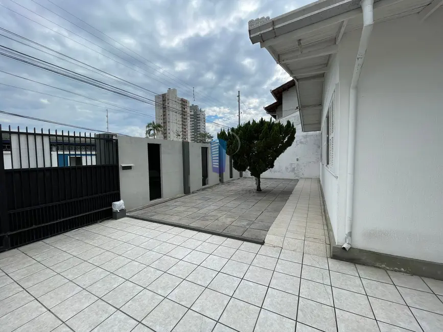 Casa com 3 quartos à venda, 108m2 em Centro, Itajai - SC - imagem 4 Foto 4 de Casa com 3 quartos à venda, 108m2 em Centro, Itajai - SC