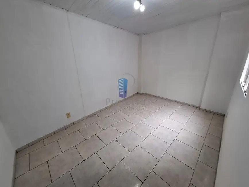 Casa com 3 quartos para alugar, 145m2 em Centro, Itajai - SC - imagem 5 Foto 5 de Casa com 3 quartos para alugar, 145m2 em Centro, Itajai - SC