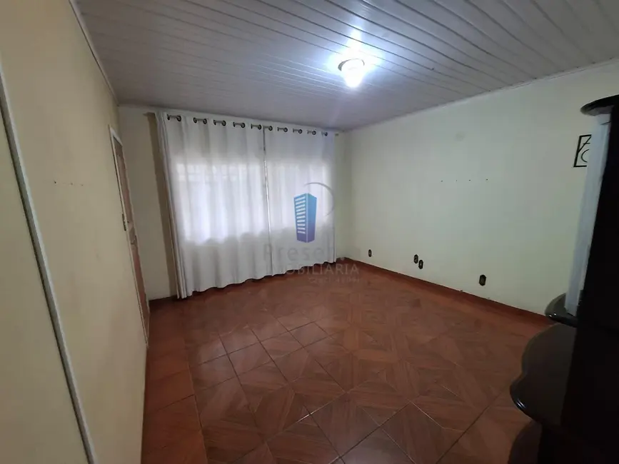Casa com 3 quartos para alugar, 145m2 em Centro, Itajai - SC - imagem 3 Foto 3 de Casa com 3 quartos para alugar, 145m2 em Centro, Itajai - SC