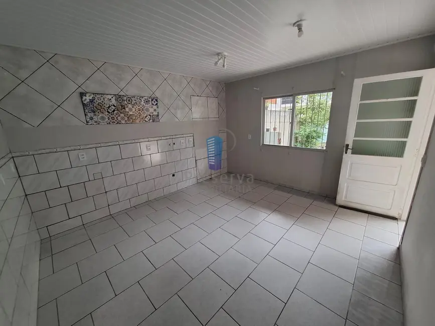 Casa com 3 quartos para alugar, 145m2 em Centro, Itajai - SC - imagem 4 Foto 4 de Casa com 3 quartos para alugar, 145m2 em Centro, Itajai - SC