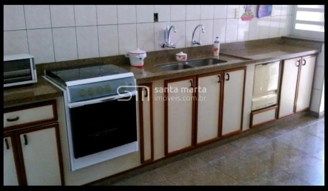 Chácara com 3 quartos à venda, 300m2 em Lorena - SP - imagem 5 Foto 5 de Chácara com 3 quartos à venda, 300m2 em Lorena - SP