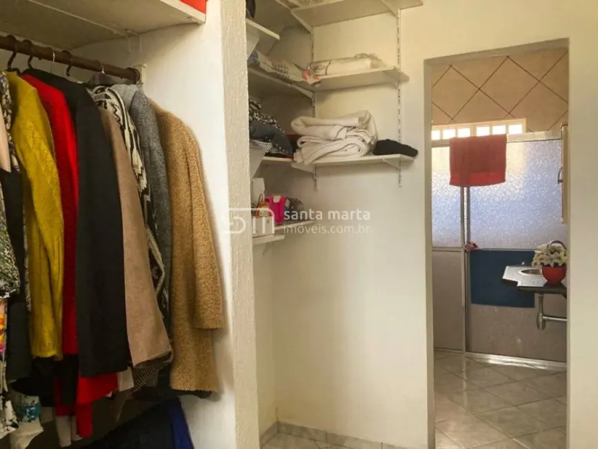 Foto 4 de Casa com 3 quartos à venda, 300m2 em Vila Geny, Lorena - SP