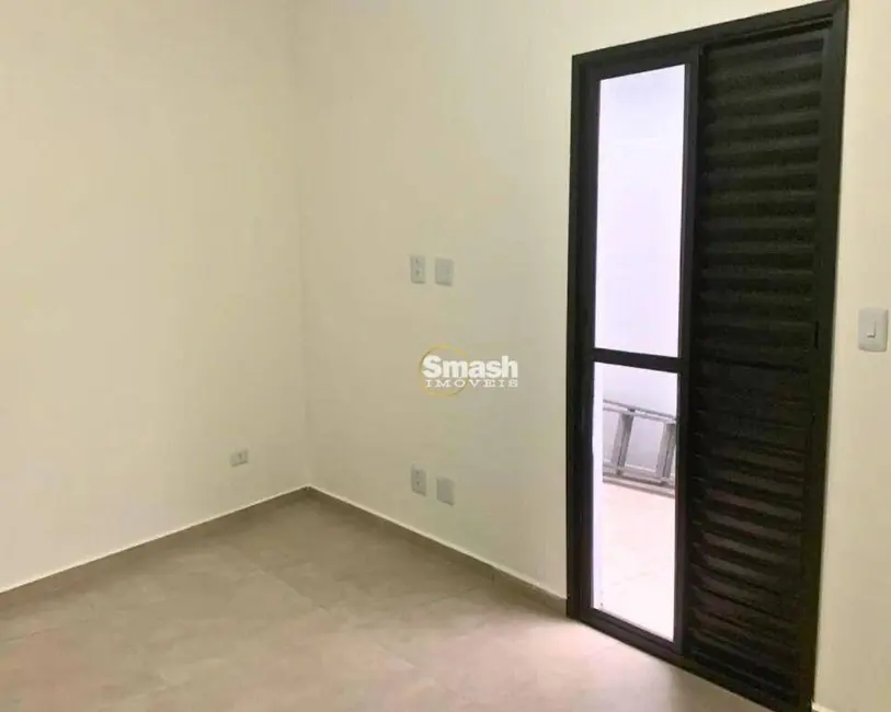 Sobrado com 3 quartos à venda, 141m2 em Jardim do Triunfo, Guarulhos - SP - imagem 8 Foto 8 de Sobrado com 3 quartos à venda, 141m2 em Jardim do Triunfo, Guarulhos - SP