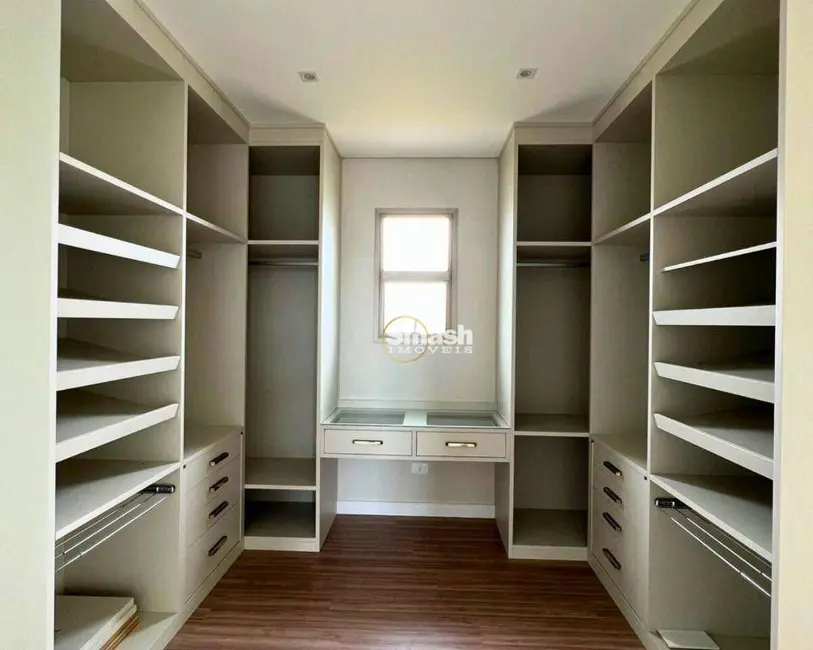 Foto 9 de Casa com 4 quartos à venda, 300m2 em Residencial Real Park, Aruja - SP