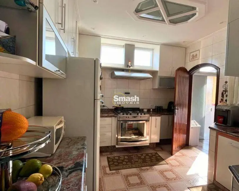 Sobrado com 3 quartos à venda, 250m2 em Parque Continental II, Guarulhos - SP - imagem 4 Foto 4 de Sobrado com 3 quartos à venda, 250m2 em Parque Continental II, Guarulhos - SP