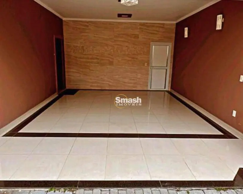 Foto 2 de Casa com 4 quartos à venda, 300m2 em Aruja - SP