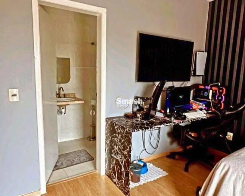 Foto 7 de Casa com 4 quartos à venda, 300m2 em Aruja - SP