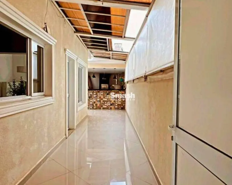 Foto 3 de Casa com 4 quartos à venda, 300m2 em Aruja - SP