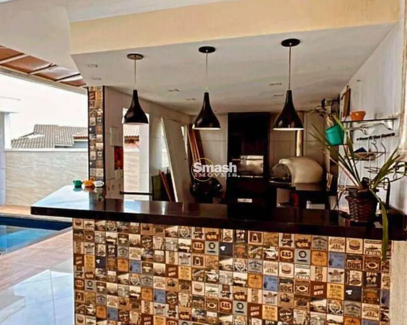 Foto 6 de Casa com 4 quartos à venda, 300m2 em Aruja - SP