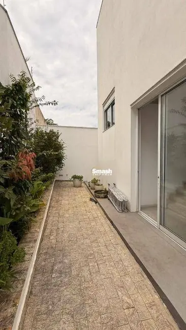 Sobrado com 3 quartos à venda, 308m2 em Jardim Maia, Guarulhos - SP - imagem 2 Foto 2 de Sobrado com 3 quartos à venda, 308m2 em Jardim Maia, Guarulhos - SP