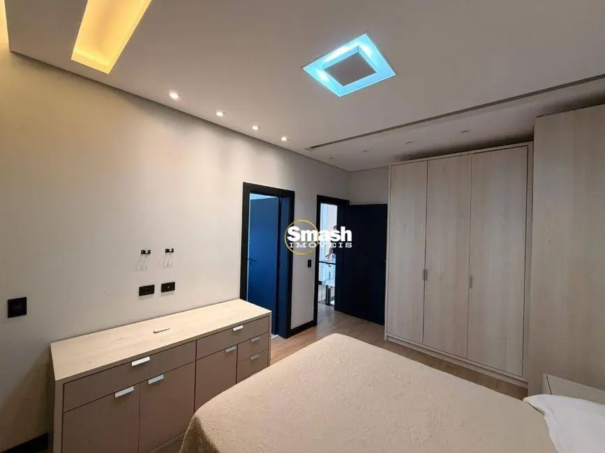 Foto 3 de Sobrado com 3 quartos para alugar, 300m2 em Jardim Planalto, Aruja - SP