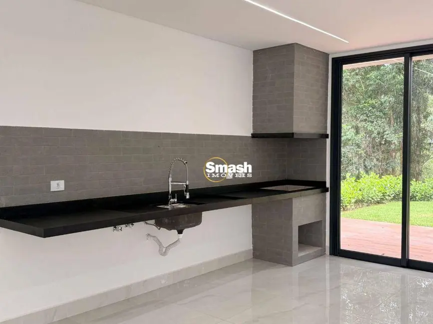 Sobrado com 4 quartos à venda, 305m2 em Jardim Planalto, Aruja - SP - imagem 6 Foto 6 de Sobrado com 4 quartos à venda, 305m2 em Jardim Planalto, Aruja - SP