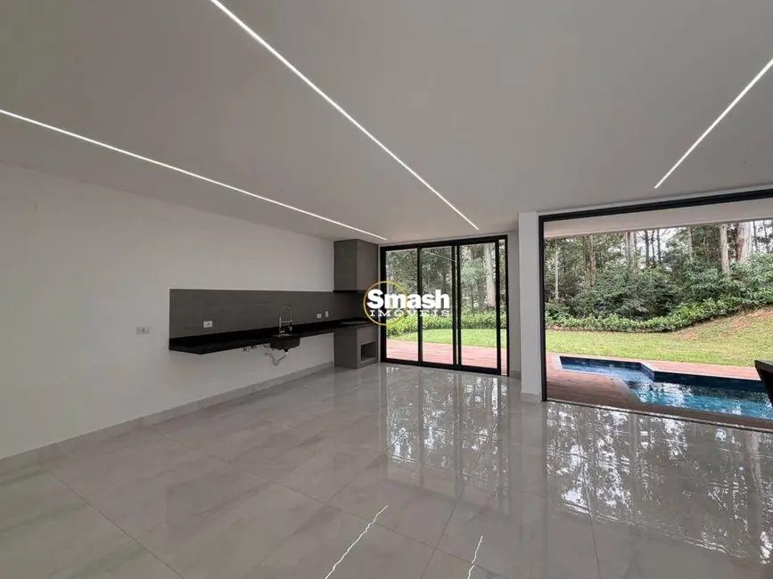 Sobrado com 4 quartos à venda, 305m2 em Jardim Planalto, Aruja - SP - imagem 7 Foto 7 de Sobrado com 4 quartos à venda, 305m2 em Jardim Planalto, Aruja - SP